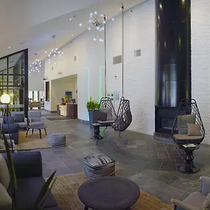 **** Hotel Aava Canada